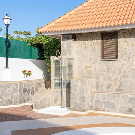 Almenas فيلة
